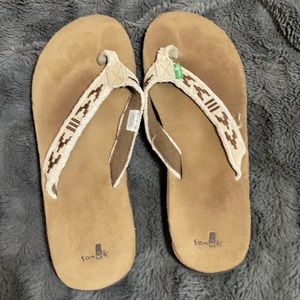 Women’s size 9 sanuk flip flops